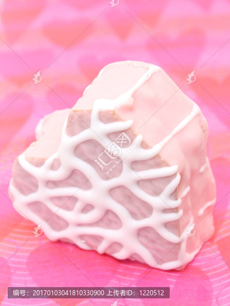 粉紅色的蛋糕，心