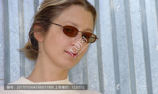 金發(fā)女人
