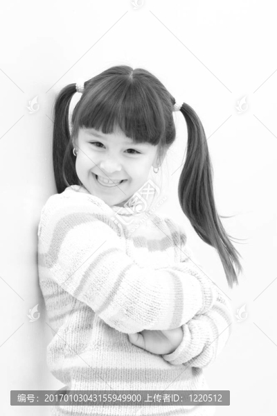女孩靠著墻