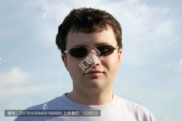 年輕的隨便的人