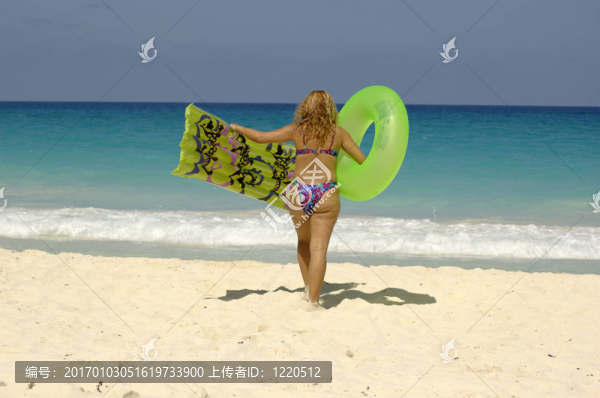 海中的女人
