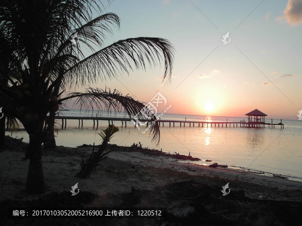 島上的日落-匯圖網(wǎng) www.fosd68.com 島上的日落