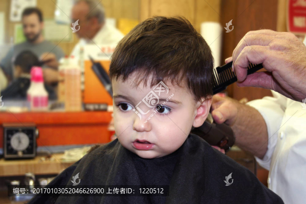 小男孩理發(fā)店