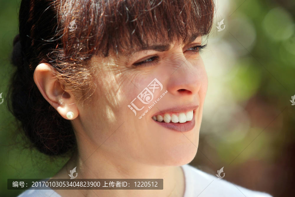 快樂的成熟的女人