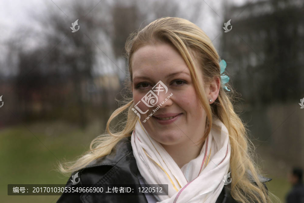 年輕的女人