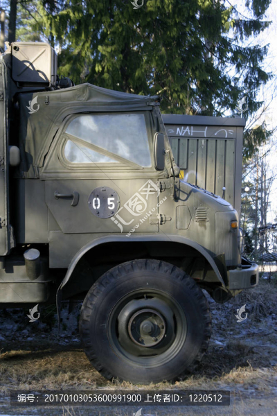 軍用卡車