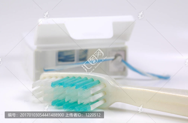 刷牙和使用牙線
