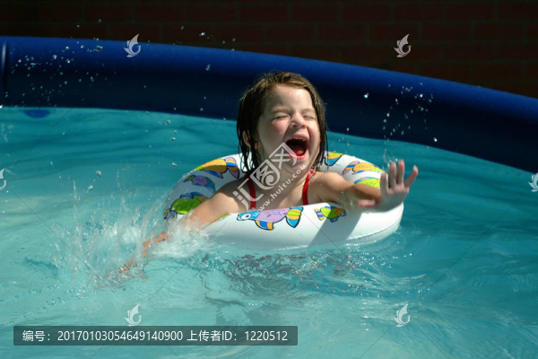 兒童小女孩濺