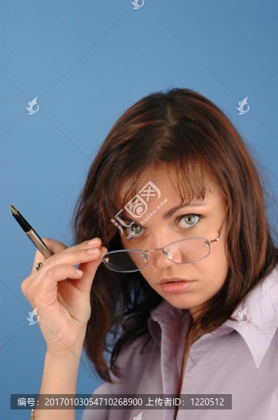 女人在工作