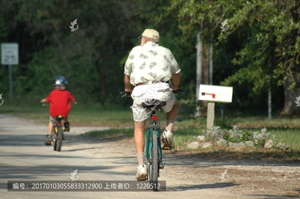 騎自行車