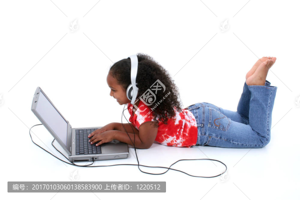女孩的筆記本電腦