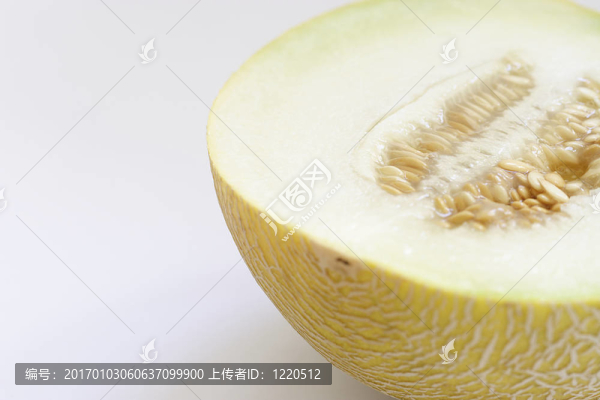 一個(gè)哈密瓜的一半