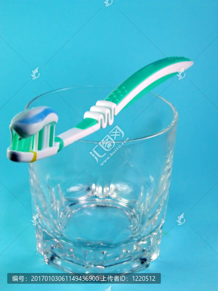 牙刷和牙膏