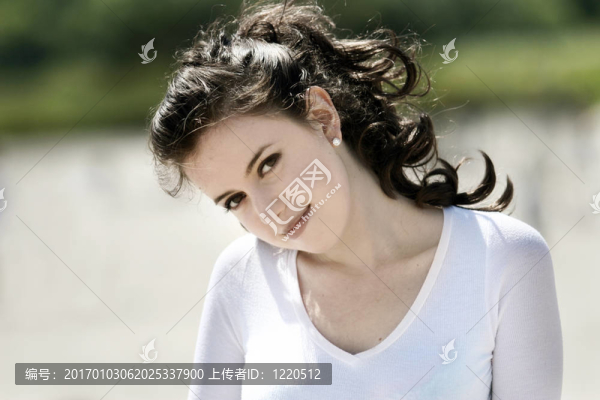 美麗可愛的姑娘