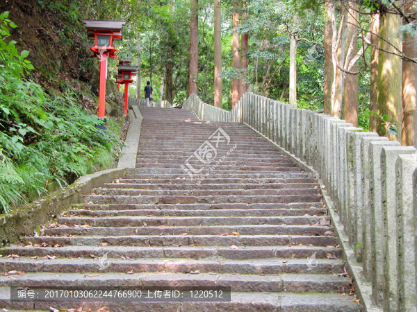 到寺廟的樓梯