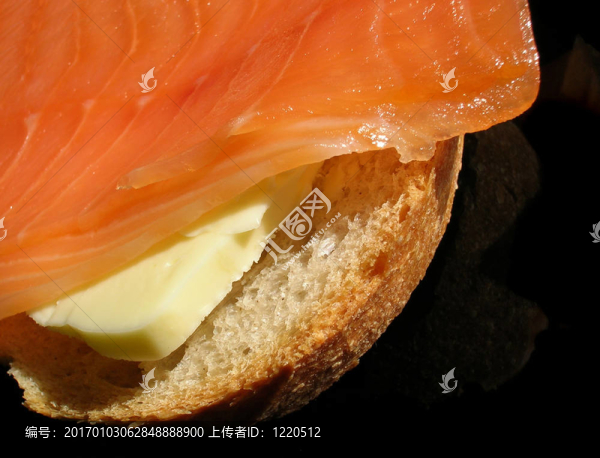 煙熏鮭魚三明治特寫