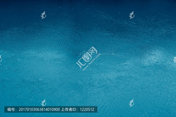 藍(lán)色的海洋表面