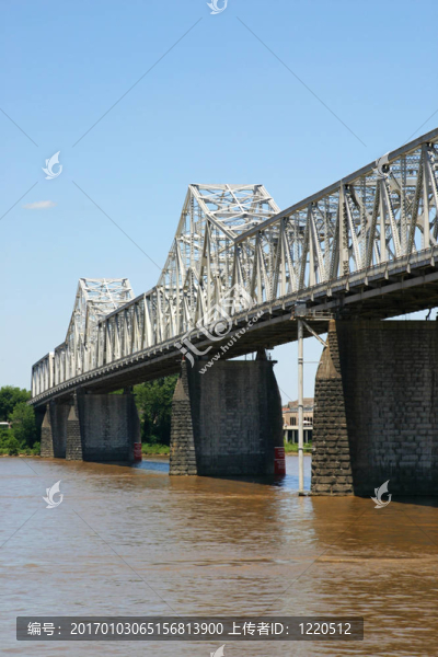 克拉克紀念大橋