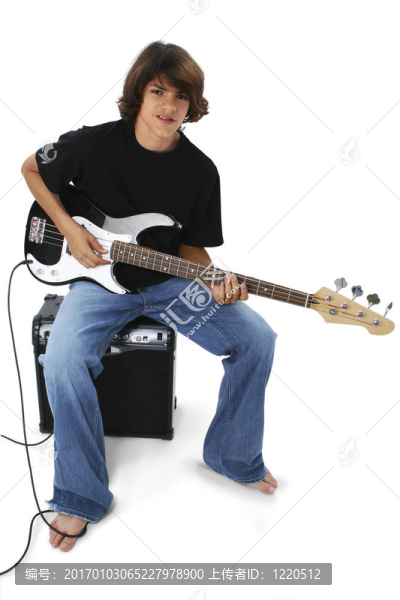 少年男低音吉他