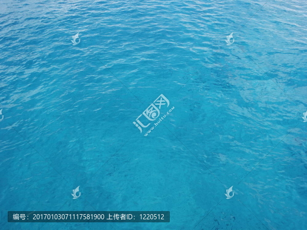 清澈的藍(lán)色海洋水