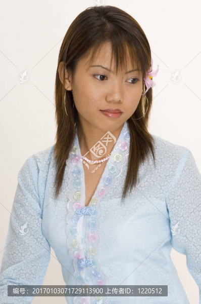 穿藍(lán)5的女孩