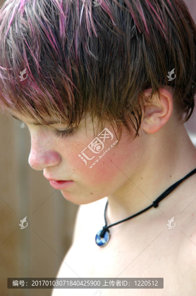少年簡(jiǎn)介