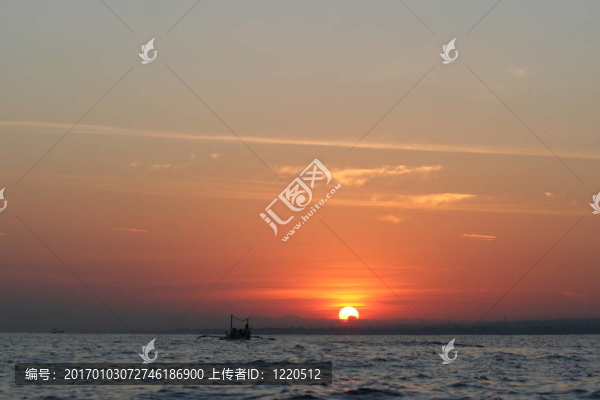 船在日出