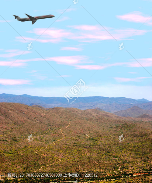 飛機(jī)在沙漠