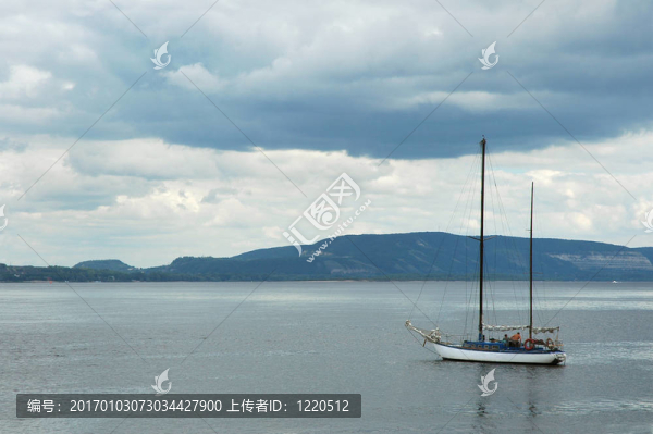 游艇和天空