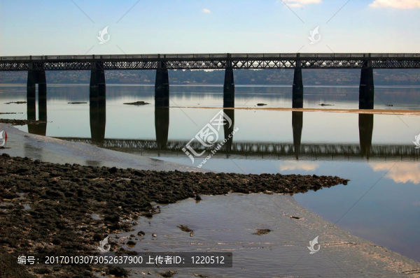泰河大橋；