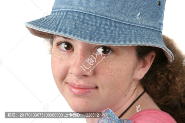 眼睛明亮的女孩