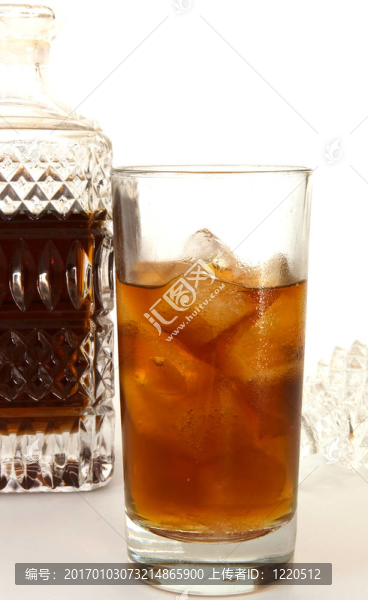 酒和酒瓶