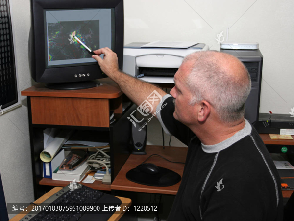 追蹤風(fēng)暴-匯圖網(wǎng) www.fosd68.com 追蹤風(fēng)暴