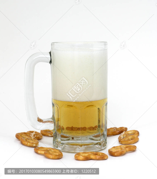 椒鹽脆餅和啤酒