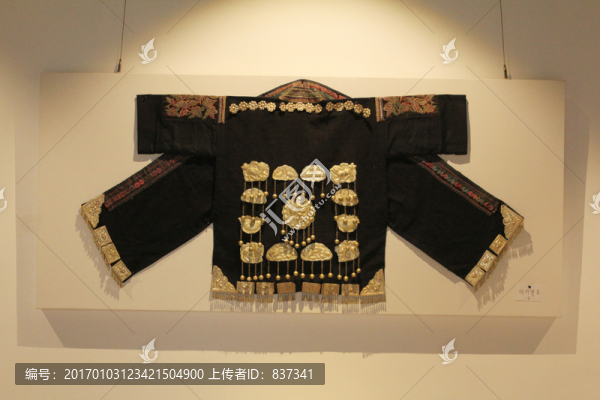 苗族服飾