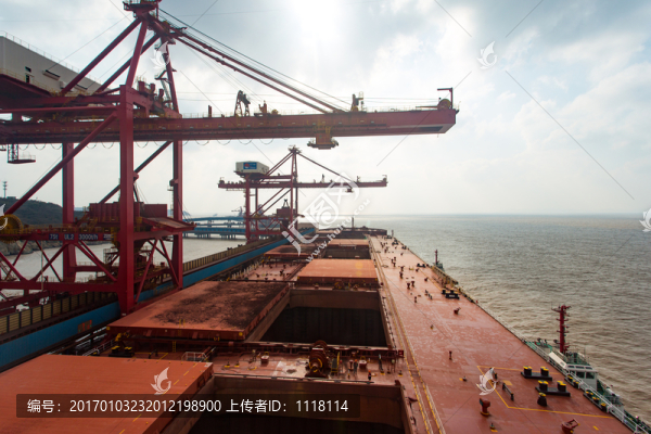 塔吊貨輪-匯圖網(wǎng) www.fosd68.com 塔吊貨輪