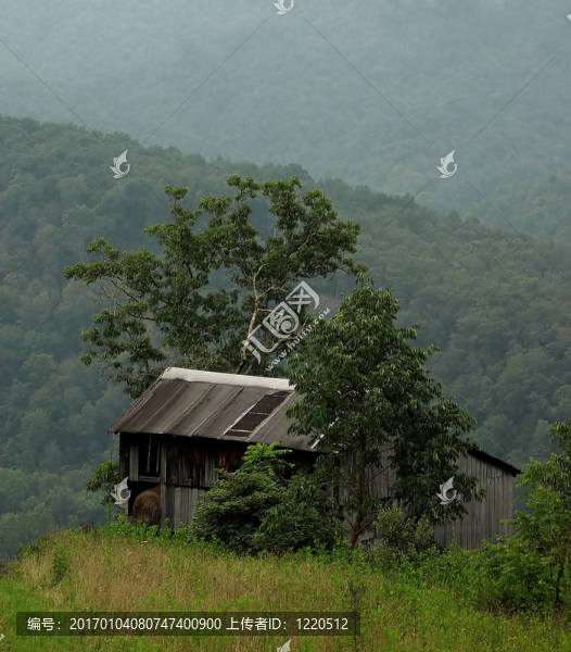 在一座山上