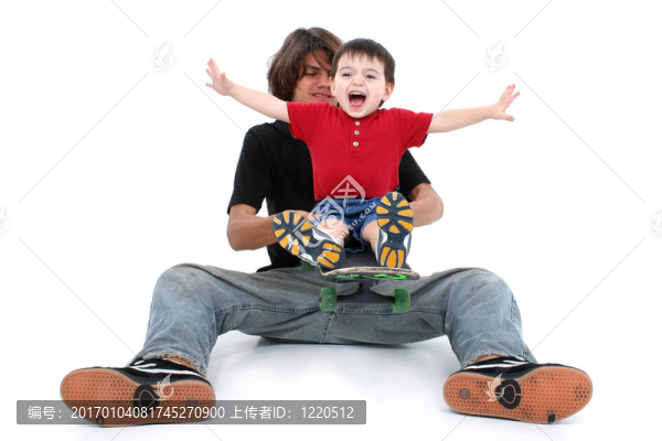 孩子蹣跚學(xué)步的男孩