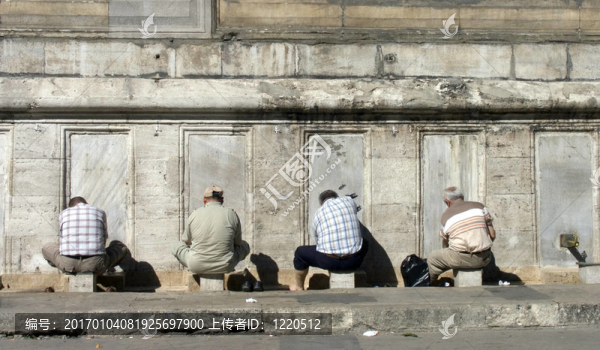 男人洗