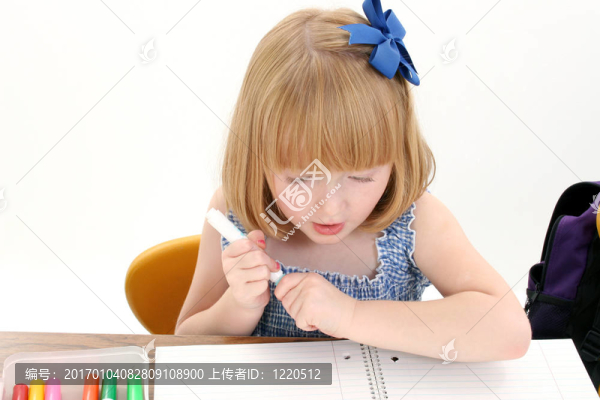 學校的孩子的女孩