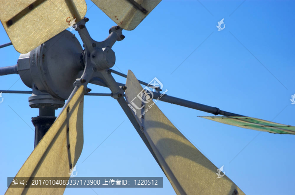 風(fēng)機(jī)。