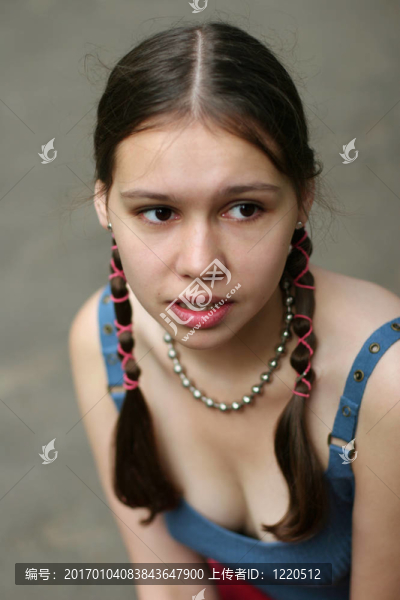 十幾歲的女孩