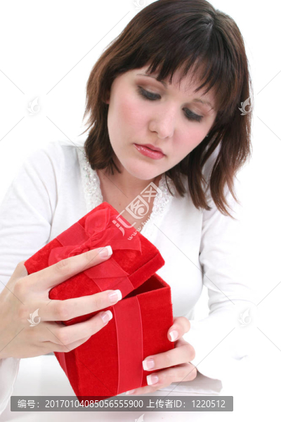 女人紅天鵝絨盒
