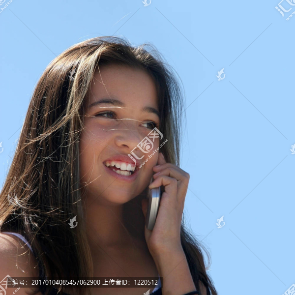 女孩在電話里
