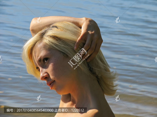 水上的女孩