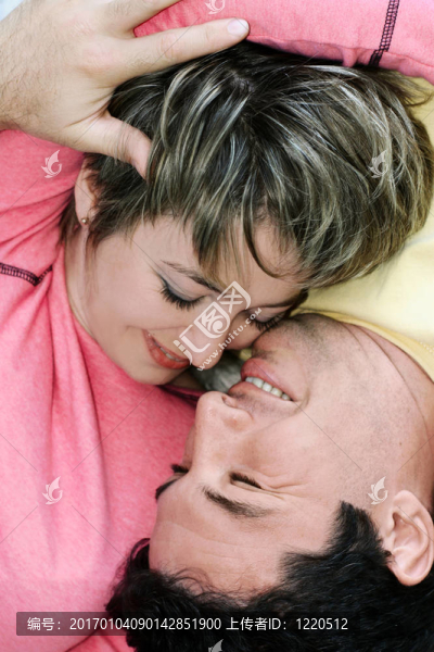 甜蜜的小夫妻