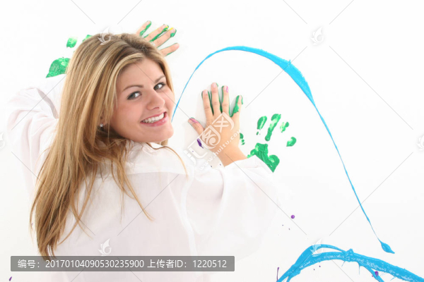 女青少年繪畫