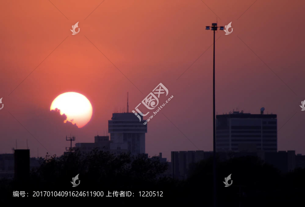 天際的夕陽(yáng)