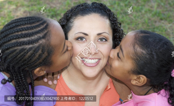 孩子的Kissing,Mom