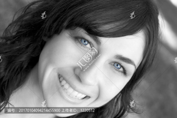 藍眼睛的女人